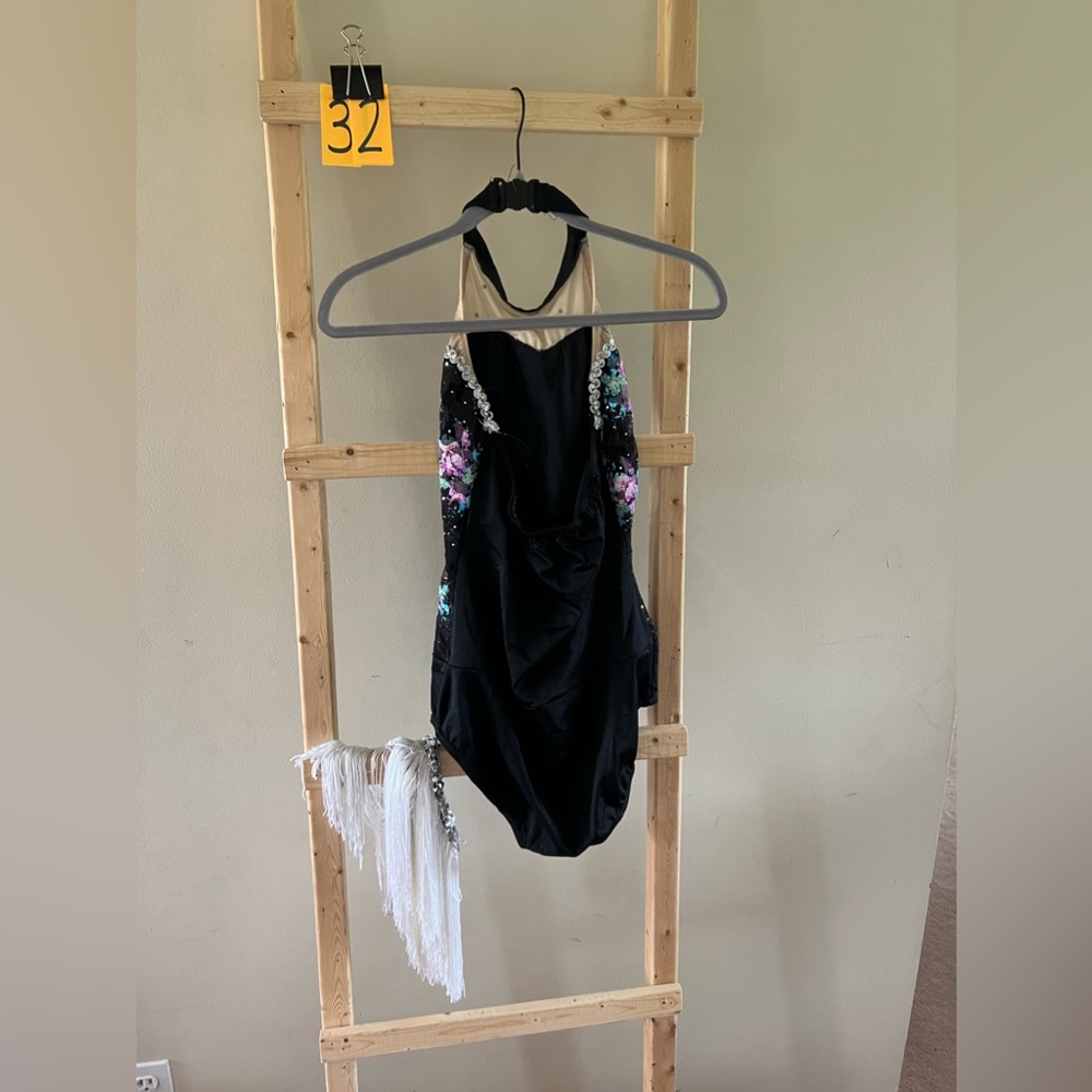 Dance Costumes - Picture 12 of 16